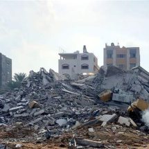 دون سابق انذار.. الطيران الإسرائيلي يدمر عددا من المباني في غزة