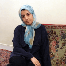 بعد نيلها جائزة نوبل.. ناشطة إيرانية تسرب رسالة من السجن