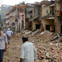 ارتفاع حصيلة ضحايا زلزال نيبال إلى 128 قتيلا