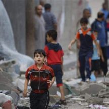 "الأونروا": قصف غزة يحرم 300 ألف طفل فلسطيني من التعليم