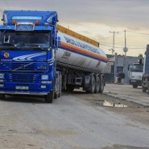 منذ بدء الحرب.. دخول أول شاحنة وقود إلى غزة