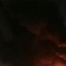اندلاع حريق كبير بمجمع طبي وسط بغداد (فيديو)