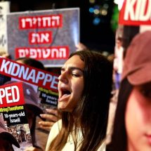أهالي المحتجزين الإسرائيليين يتظاهرون للمطالبة بإجابات من حكومتهم