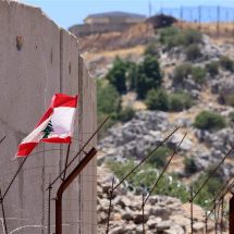 لبنان يحذر مواطنيه في الجنوب