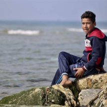 رسالة تحدٍ.. أطفال غزة يعودون للسباحة في البحر بعد الحصار (فيديو)