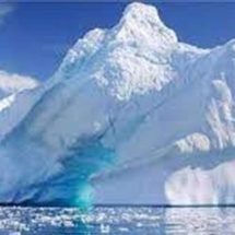 القطب الجنوبي.. أكبر جبل جليدي في العالم بدأ بالتحرك