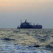 الحوثيون يتبنون الهجوم على سفينتين إسرائيليتين في باب المندب