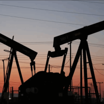 3 أسباب وراء "انكسار أسعار النفط" وتوقعات بانخفاضه لأقل من 70 دولارا