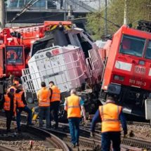 إصابة 17 شخصاً جراء تصادم قطارين في إيطاليا