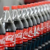 مواد غريبة ملوثة تجبر "كوكا كولا" على سحب منتجاتها من الأسواق