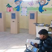 قبيل إغلاق الصناديق بثلاث ساعات.. مركز انتخابي خالٍ من الناخبين في بغداد (صور)