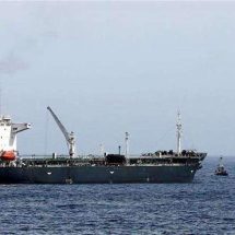 بعد هجمات الحوثيين.. شركة نفط عالمية توقف عملياتها في البحر الاحمر