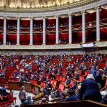 البرلمان الفرنسي يقر قانونا يسمح بطرد الاجانب