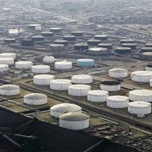 استقرار أسعار النفط رغم استمرار توترات البحر الأحمر