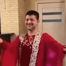 رقص شرقي ببدلة حمراء.. فيديو "متداول" لزيلينسكي يثير ضجة كبيرة (شاهد)