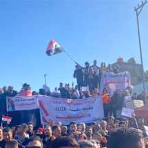 "عقود بغداد 2020" يتظاهرون أمام وزارة التربية (صور)