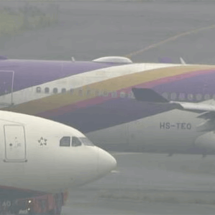 اصطدام طائرتين في مطار باليابان (فيديو)