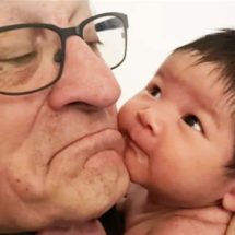 بعمر الـ80.. دينيرو عن مولودته الجديدة "غيا": أتمنى البقاء بجوارها