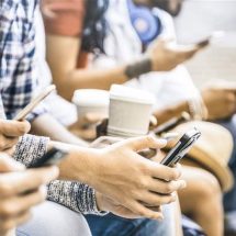 دراسة تحذر من الاستخدام الطويل للهواتف الذكية من البالغين: يسبب مرضا خطيرا