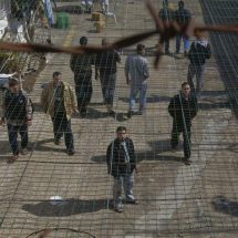 إسرائيل تفرج عن 114 معتقلا عبر معبر "كرم أبو سالم"