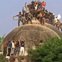 الهند تهدم مسجدا عمره أكثر من 600 عام دون انذار
