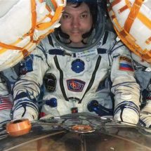 رائد فضاء روسي يحطم رقما قياسيا عالميا