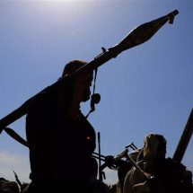 الجيش الأميركي: الحوثيون يستهدفون سفينة شحن يونانية في مضيق عدن