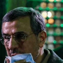 بعد أشهر على اختفائه.. "أحمدي نجاد" يظهر بكدمات "غريبة" في وجهه (صور)