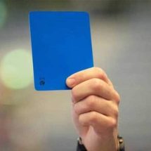 إضافة الى الصفراء والحمراء.. "فيفا" يقر استخدام البطاقة الزرقاء