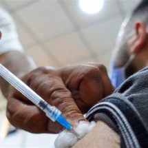 يحتاج رفعها 200% لقتل الوباء.. العراق "يوقف" لقاح كورونا بنسبة تطعيم الأقل عالميًا