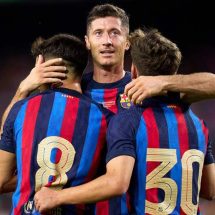 الليلة.. صراع "ناري" بين برشلونة ونابولي في دوري أبطال أوروبا