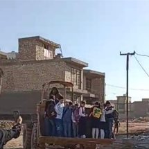 في بغداد وبالقرن الـ21.. نقل التلاميذ إلى مدارسهم بـ"الشفل" بسبب انعدام الخدمات (فيديو)