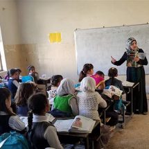 في يوم المعلم.. 88% من العراقيين "متعلمين" وقفزات مثيرة خلال الـ10 أعوام الأخيرة