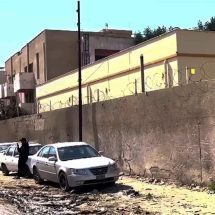 بالفيديو: اكوام الطين والنفايات تحاصر مستشفى ابو غريب