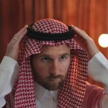 ليونيل ميسي يثير الجدل.. ظهر مرتديًا الشماغ والزي السعودي! (فيديو)
