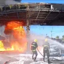 الدفاع المدني تكشف تفاصيل وسبب حريق محطة وقود الرميثة (صور)